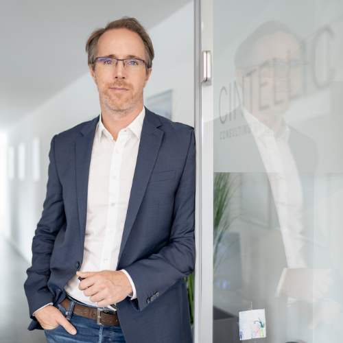 Dr. Jörg Reinnarth